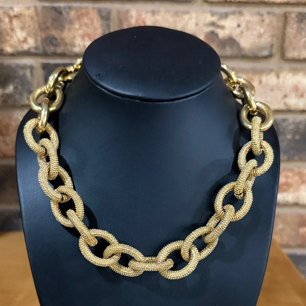 Banana Republic Chain Link Necklace Gold Tone Toggle Closure